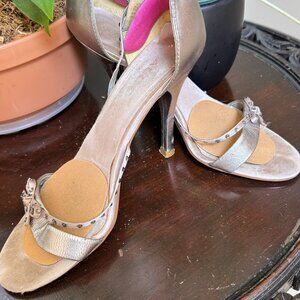 VINTAGE Aldo tan sweet bow heels